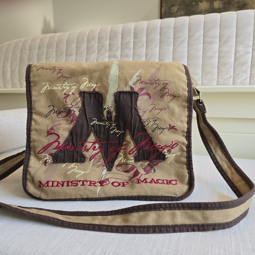 Universal Studios Harry Potter Ministry of Magic Messanger Bag